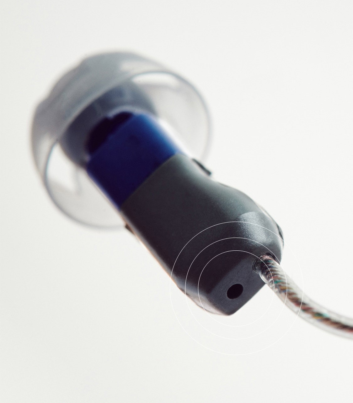 Vores nye revolutionerende høreteknologi , høreløsningen Microphone & Receiver-in-Ear (M&RIE)