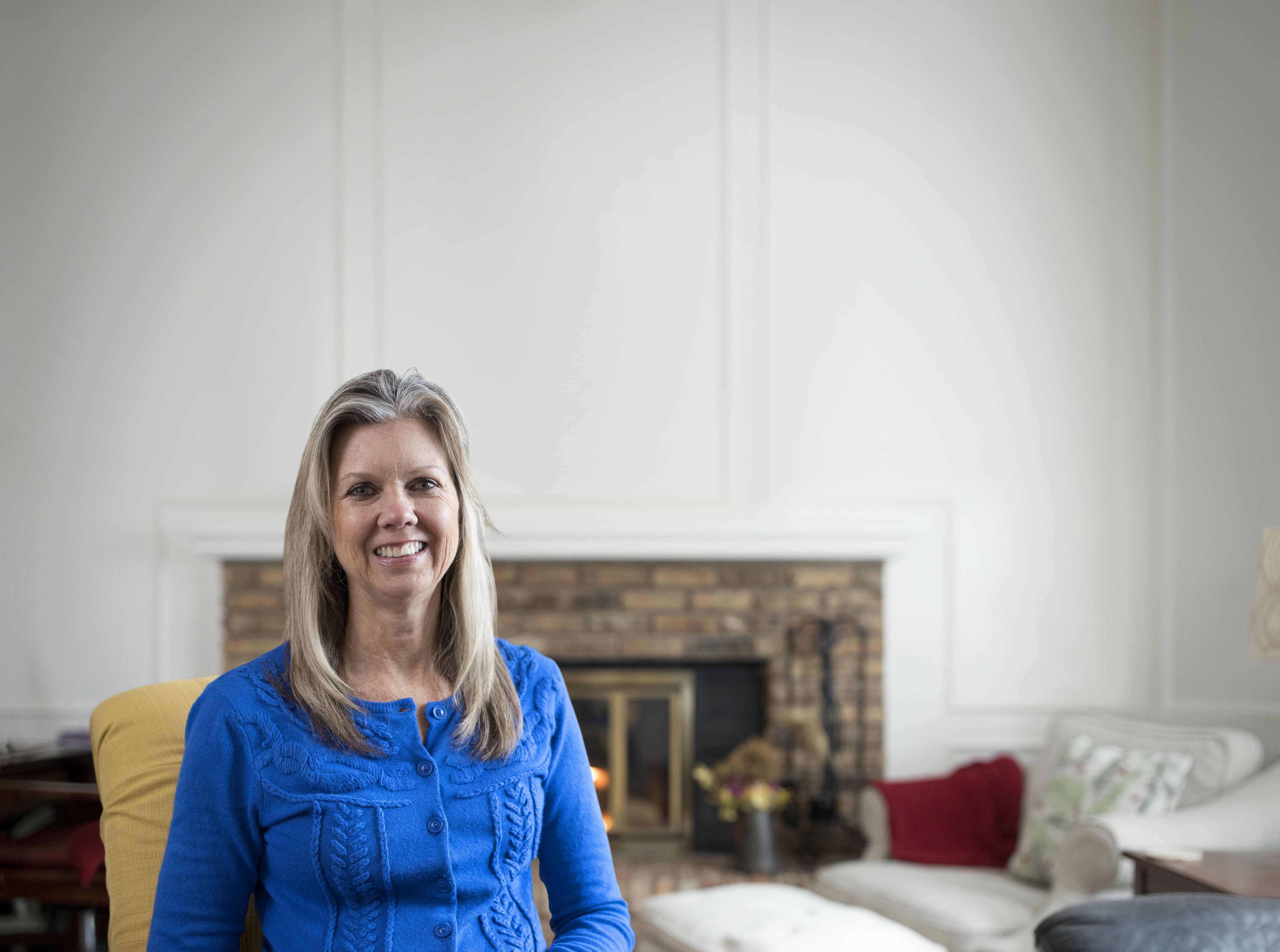 Hombre en un aeropuerto | Beltone Trust